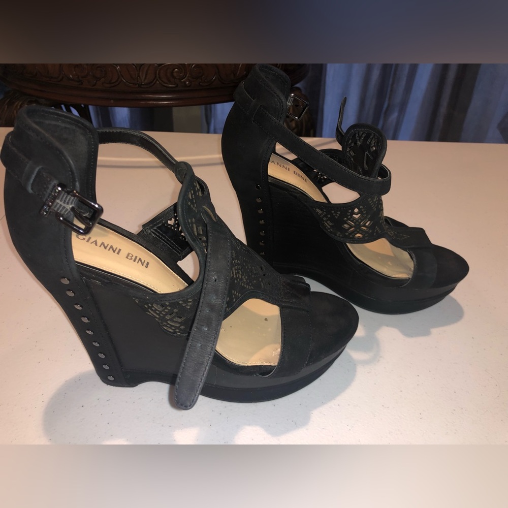 Gianni Bini Wedges size 8